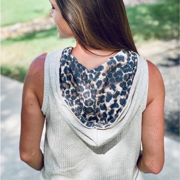 Lulu KEEP ON PRETENDING TOP Sleeves Hooded Color Block Pullover Coral Leopard NW - Picture 4 of 4